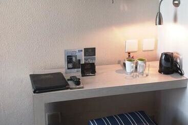 هتل Premier Splendid Inn Bayshore