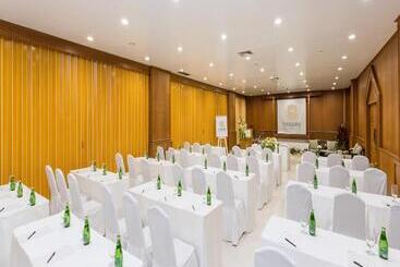 هتل Thavorn Beach Village Resort & Spa Phuket