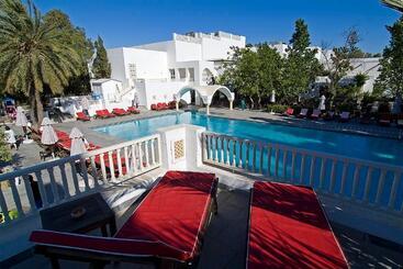 هتل The Orangers Beach Resort And Bungalows All Inclusive