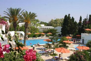 هتل The Orangers Beach Resort And Bungalows All Inclusive