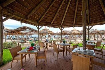 هتل The Orangers Beach Resort And Bungalows All Inclusive