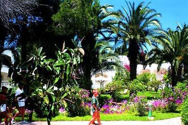 هتل The Orangers Beach Resort And Bungalows All Inclusive