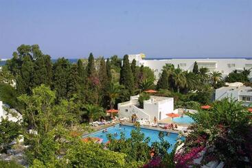 هتل The Orangers Beach Resort And Bungalows All Inclusive