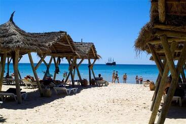هتل The Orangers Beach Resort And Bungalows All Inclusive