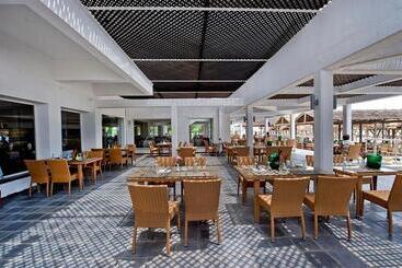 هتل The Orangers Beach Resort And Bungalows All Inclusive