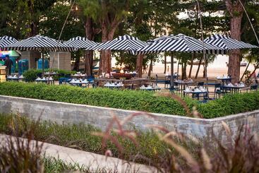 هتل The Slate Phuket