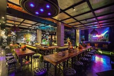 هتل The Slate Phuket
