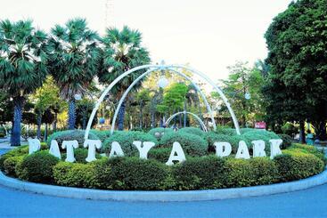 Pattaya Park Beach Resort