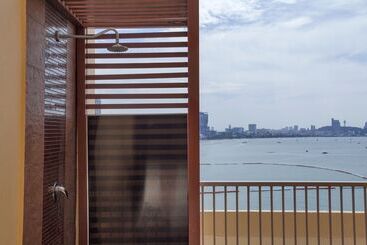استراحتگاه Dusit Thani Pattaya
