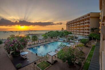 استراحتگاه Dusit Thani Pattaya