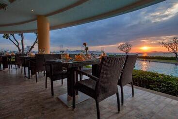 استراحتگاه Dusit Thani Pattaya