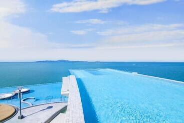 استراحتگاه Royal Cliff Group