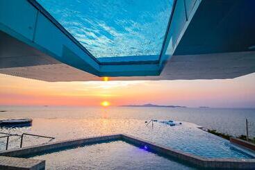 استراحتگاه Royal Cliff Group