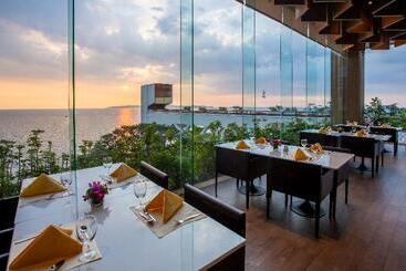 استراحتگاه Royal Cliff Group