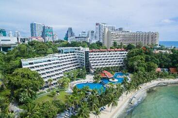استراحتگاه Royal Cliff Group