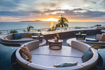 استراحتگاه Royal Cliff Group