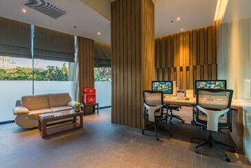 استراحتگاه Royal Cliff Group