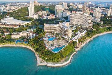 استراحتگاه Royal Cliff Group