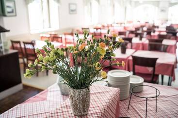 Summer Hotel Tott