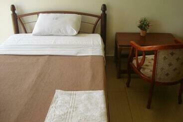 هتل Acholi Inn