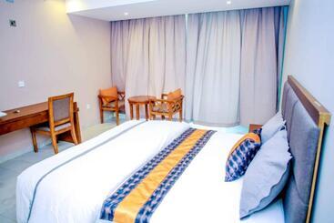 هتل Acholi Inn
