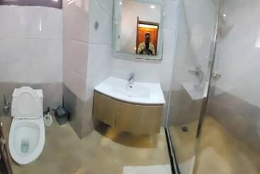 هتل Acholi Inn