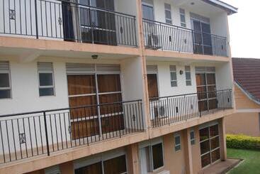 هتل Acholi Inn