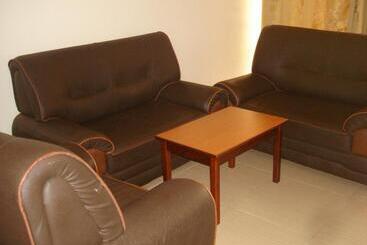 هتل Acholi Inn