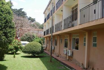 هتل Acholi Inn