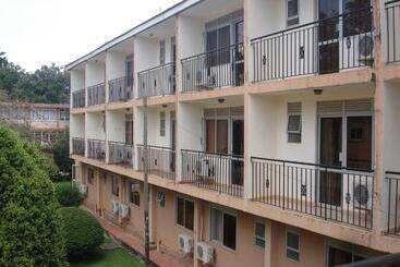 هتل Acholi Inn