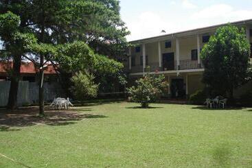 هتل Acholi Inn