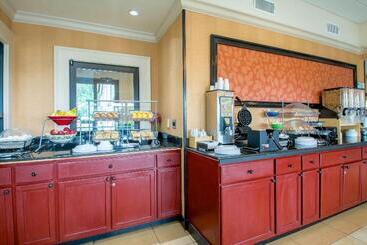 Hotel Anchorage Inn And Suites