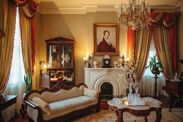 هتل Anchuca Historic Mansion & Inn