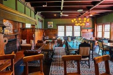 Hotel Apple Tree Inn