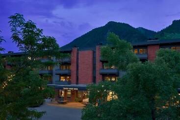 هتل Aspen Square Condominium