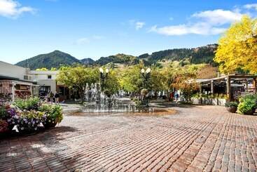 هتل Aspen Square Condominium