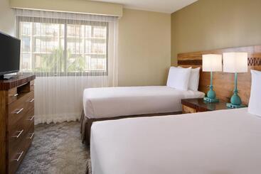هتل Aston Waikiki Beach Tower