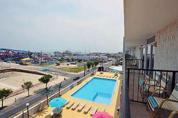 هتل Beach Terrace Motor Inn