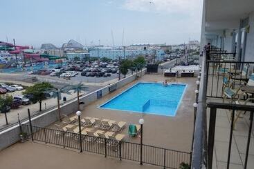 هتل Beach Terrace Motor Inn