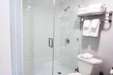 هتل Capri Suites Anaheim