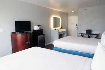 هتل Capri Suites Anaheim
