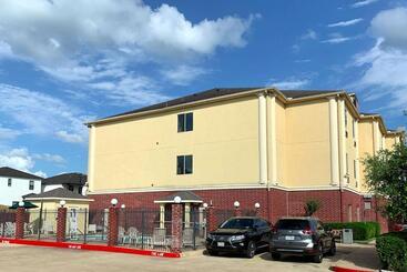 هتل Comfort Suites Texas Ave