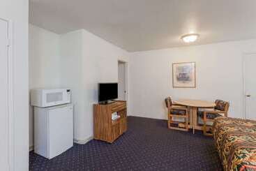 هتل Days Inn By Wyndham Anaheim West
