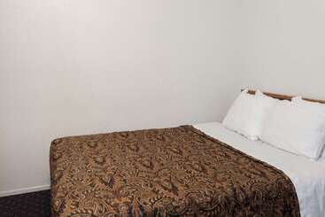 هتل Days Inn By Wyndham Anaheim West