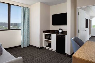 هتل Embassy Suites By Hilton Tampa Airport Westshore