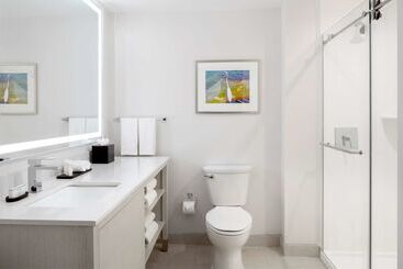 هتل Embassy Suites By Hilton Tampa Airport Westshore