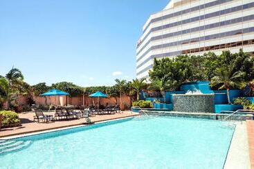 هتل Embassy Suites By Hilton Tampa Airport Westshore