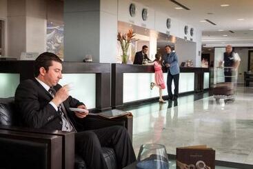 هتل Golden Tulip El Mechtel