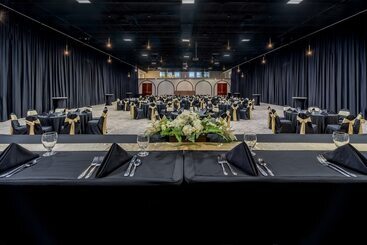 Grand Williston Hotel And Conference Center