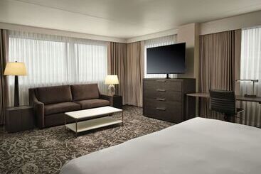 هتل Hilton Atlanta Airport